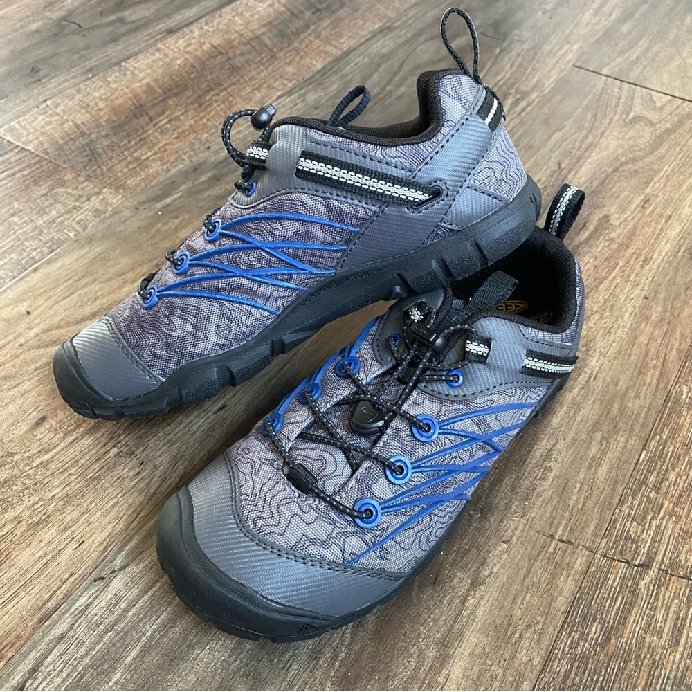 NEW w/o tags Keen stretchy lace sneakers